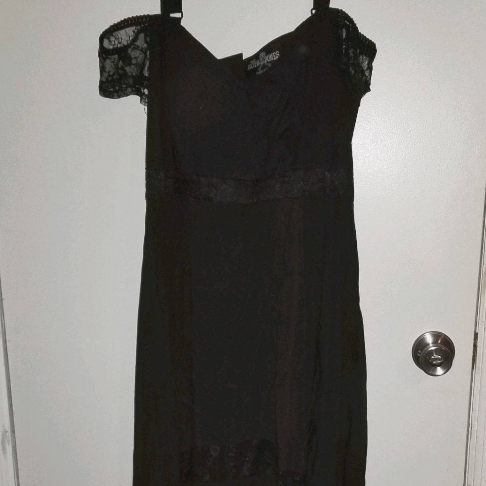 Hi-lo black cold shoulder dress
